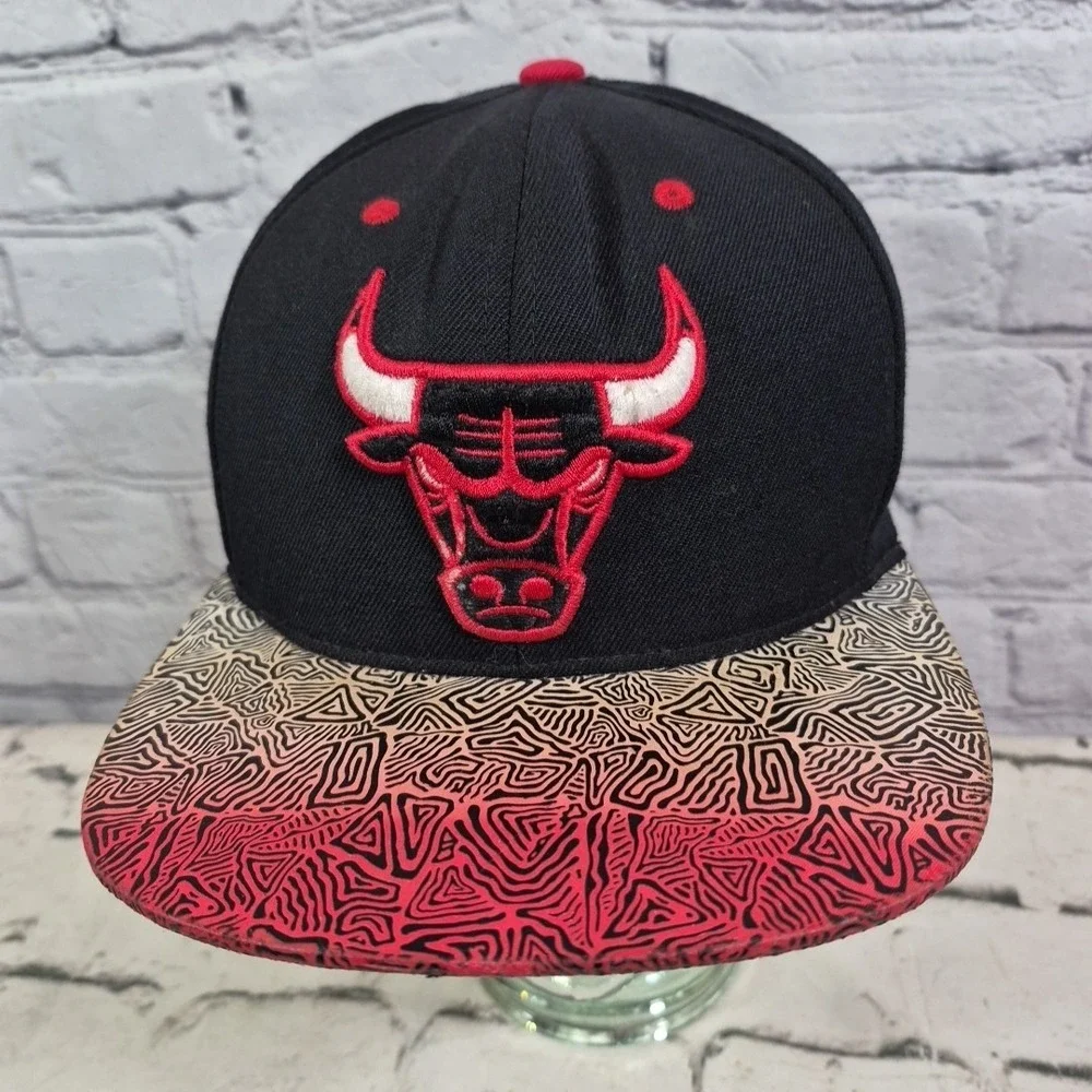 Chicago‎ Bulls Hat Cap Snap Back Black Red NBA Basketball Mitchell Ness Texture